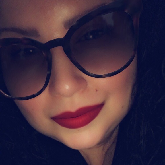 Meet your Posher, Ina - Picture 1 of 1